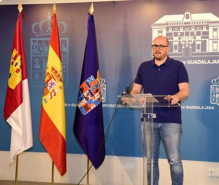 Castillo se pregunta “qué hizo el portavoz socialista, Julio García, para evitar el cierre de la Escuela de Vela bajo el mandato del PSOE”