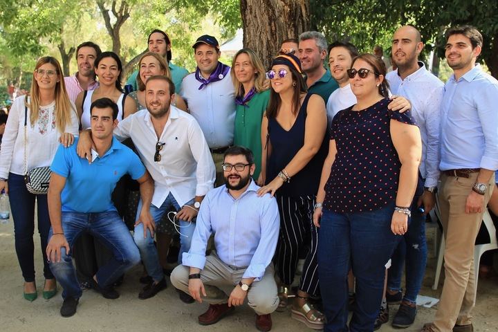 El precandidato a suceder a Cospedal en el partido Paco Nuñez con Román en la Paella Solidaria del PP en Guadalajara