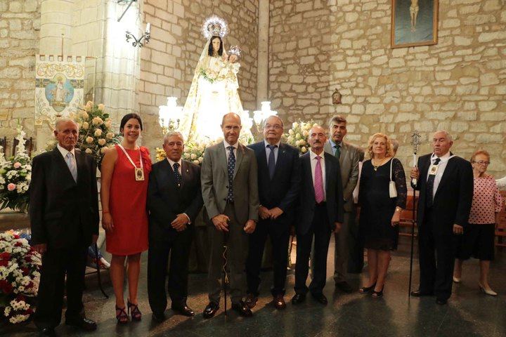 Pareja celebra hoy el día de la Virgen de los Remedios