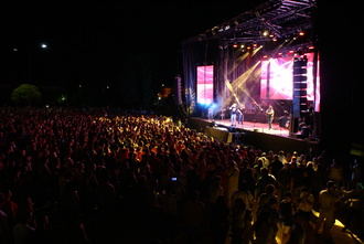 Locura total en Pozo de Guadalajara por Andy y Lucas, diez mil personas entre el público para pulverizar todas las expectativas