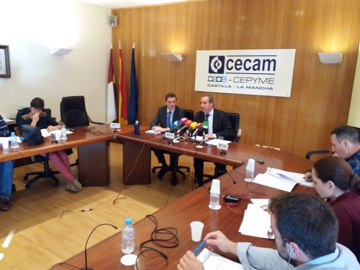 Jesús Esteban Jimeno, de Hocensa-Jesthisa de Guadalajara, premiado por los empresarios de Casatilla La Mancha