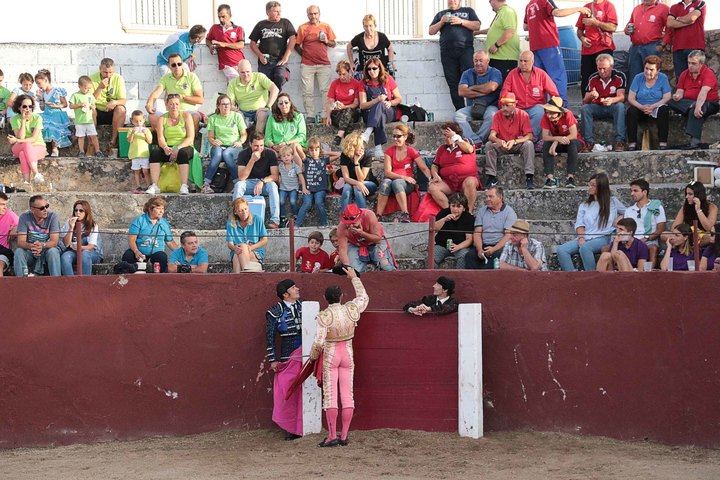 Dedicatoria del tercero a la peña Los Toreros