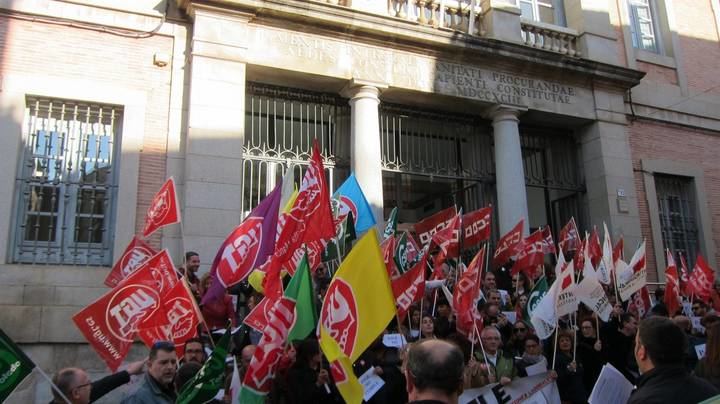 Los sindicatos de empleados públicos no aguantan más y exigen a Page que cumpla lo que prometió cuando estaba en la oposición