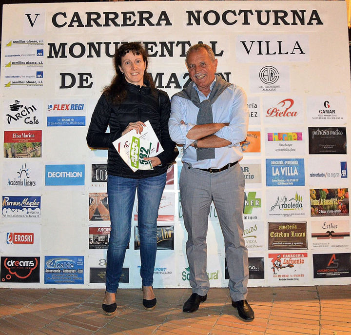 Sonia Bartolomé gana un pack turístico a Sigüenza en la V Carrera Nocturna Monumental de Almazán