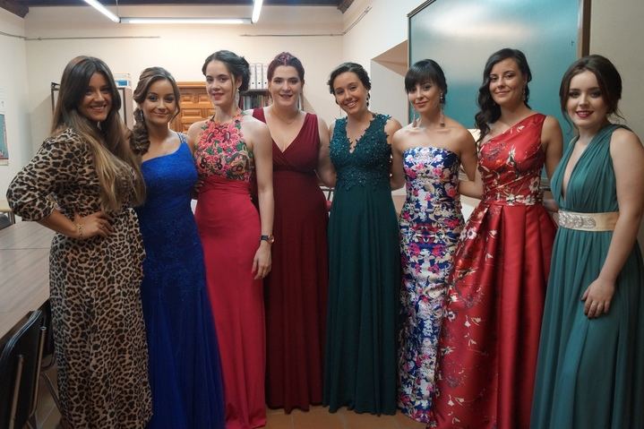 La cantante Maria Aguado encandila a los yunqueranos con sus temas en el acto del pregón de fiestas 2018 en Yunquera de Henares