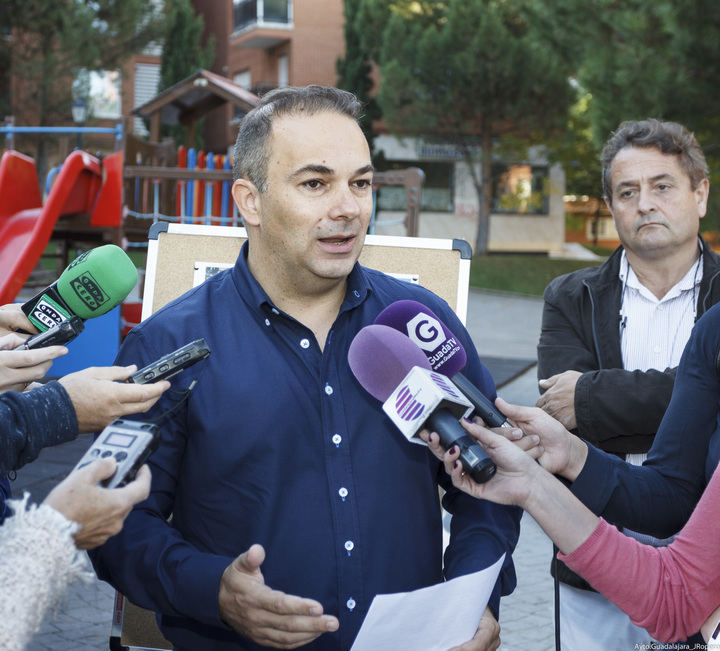 El Ayuntamiento de Guadalajara destina miles de euros en arreglar los destrozos que los vándalos causan en los juegos infantiles