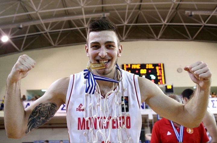 El alero internacional montenegrino Mihailo Radunovic refuerza al Isover Basket Azuqueca