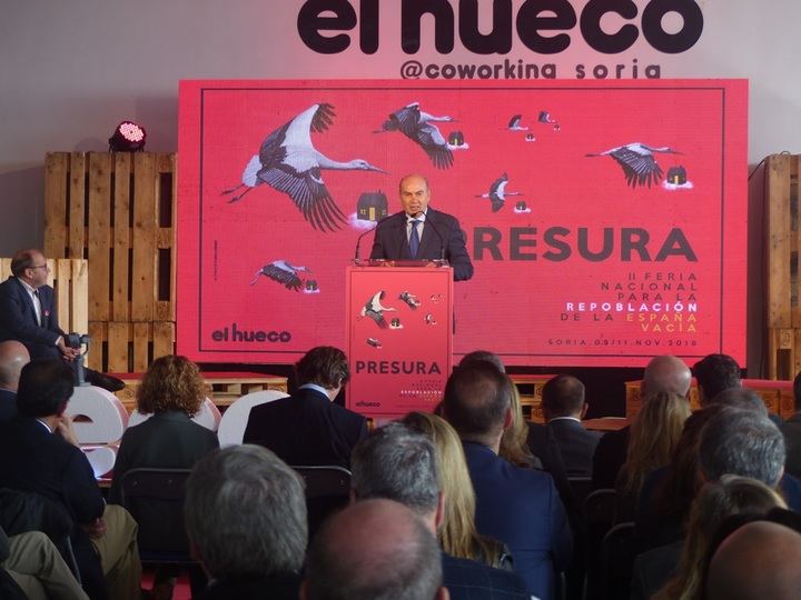 Latre: “Tenemos que conseguir que nuestros pueblos no sean un lugar de servicios, sino un hogar de calidad”