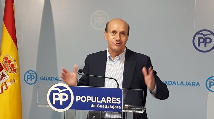 Sánchez-Seco destaca “el trabajo y la generosidad de Cospedal” e invita a la ministra de Justicia a “tomar ejemplo”