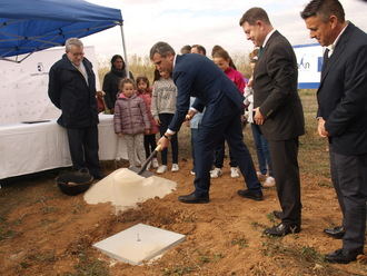Román expresa su satisfacción por el inicio de unas obras que se han demandado durante años al gobierno de Castilla-La Mancha