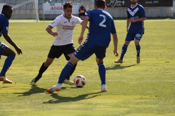 La Balompédica salva un punto frente al Badalona en el tiempo añadido