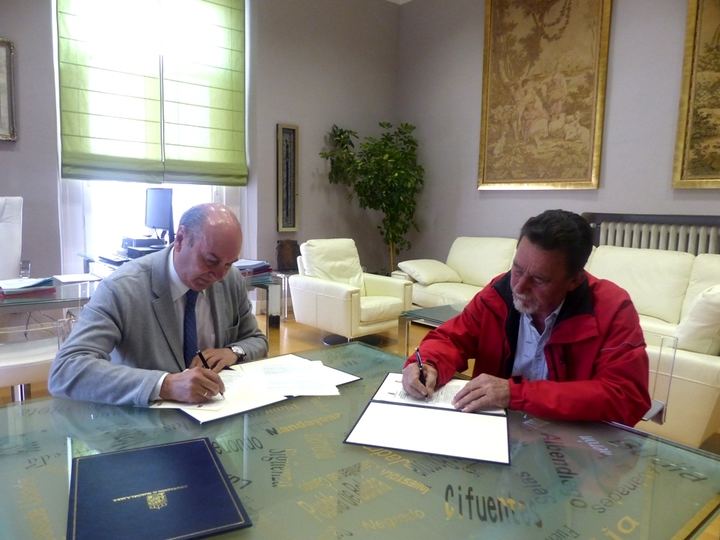 La Diputación firma un convenio con el Ayuntamiento de Zorita de los Canes para garantizar la apertura de Recópolis