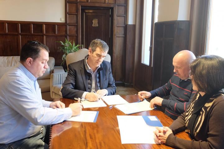Firmado el acuerdo entre el Ayuntamiento y las federaciones de comercio para el canje de cheques regalo de la campaña navideña