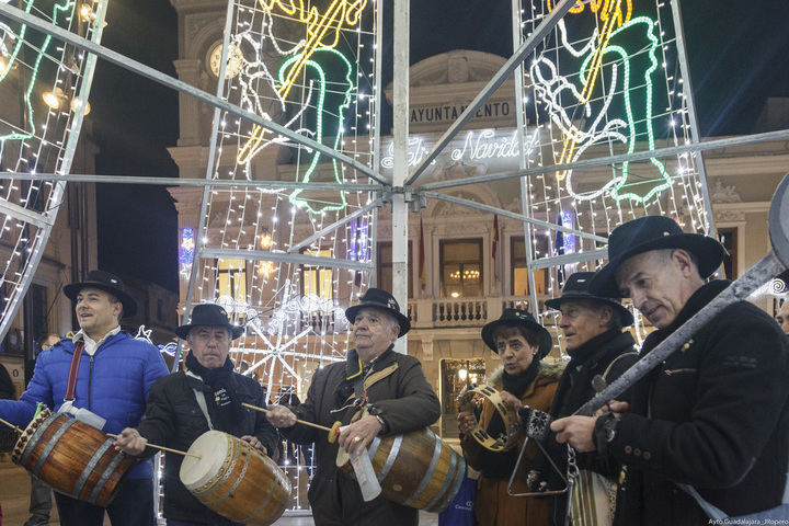 Con el encendido de más de 625.000 bombillas led, comienza la Navidad en Guadalajara