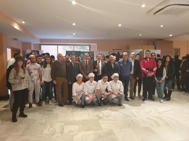 Latre anima a los estudiantes de hostelería de Guadalajara a seguir innovando porque en nuestra provincia hay futuro