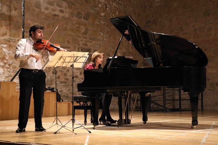 Un brillante concierto de piano en Sigüenza, y de viola con piano, cierra el año musical de Bell´Arte Europa