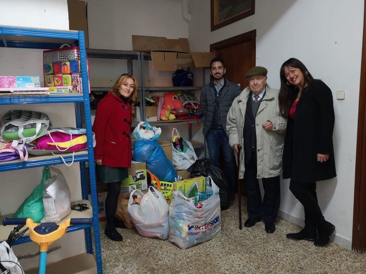 Silvia García: “Cada año son más los azudenses que participan en esta campaña de recogida de juguetes y alimentos y que dejan constancia de que Azuqueca es solidaria”