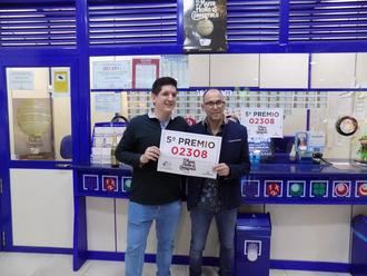 Parte del octavo quinto premio (02308) cae en la administración nº 15 del Ferial Plaza, el Gordo de Navidad (3.347) se olvida este año de Guadalajara