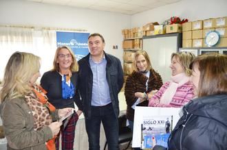 Manos Unidas recibe más de 1.000 euros del mercadillo solidario de la Asociación Mujeres del 2000 de Yebra