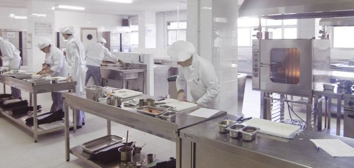 El Lycee des Metiers de L´Hotellerie de Bazeilles de Francia visita la Escuela de Hostelería de Guadalajara