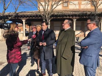 Paco Núñez asiste a la Misa de la Epifanía del Señor en El Casar