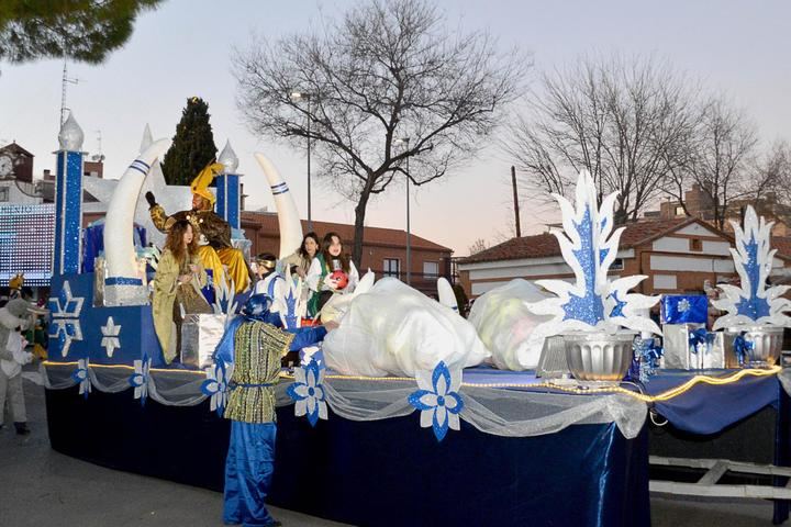 Cientos de niños reciben a los Reyes Magos en Azuqueca