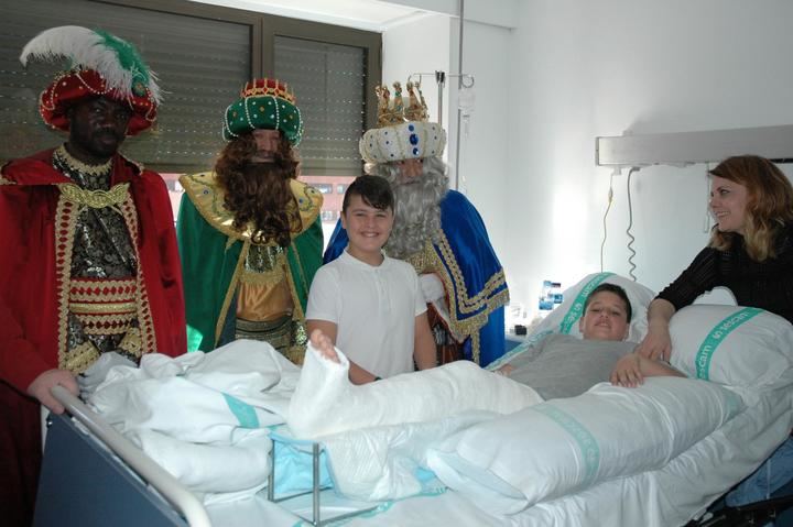 Los Reyes Magos no se olvidan de visitar a los enfermos del Hospital de Guadalajara