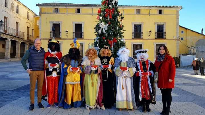 Los Reyes Magos llevan regalos y alegría a Pareja, Cereceda y Casasana