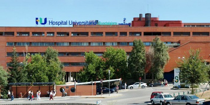 Desesperación entre los pacientes en el Hospital de Guadalajara tras horas esperando para que les ‘den cama’