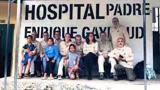 Un cirujano y una anestesista del hospital de Guadalajara participan en una misión humanitaria en Ecuador