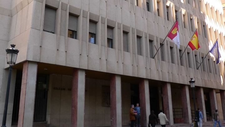 Condenado a siete años de cárcel por quemar varios coches y causar daños en su edificio en Albacete