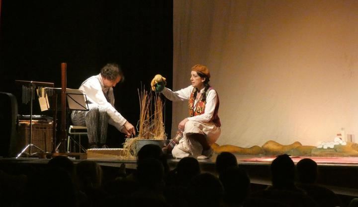 Los alumnos de los centros educativos de Alovera disfrutan del teatro El Pajarito Fredy