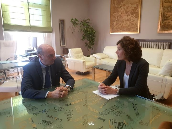 El presidente de la Diputación de Guadalajara traslada su apoyo y colaboración a la directora del Centro Asociado de la UNED
