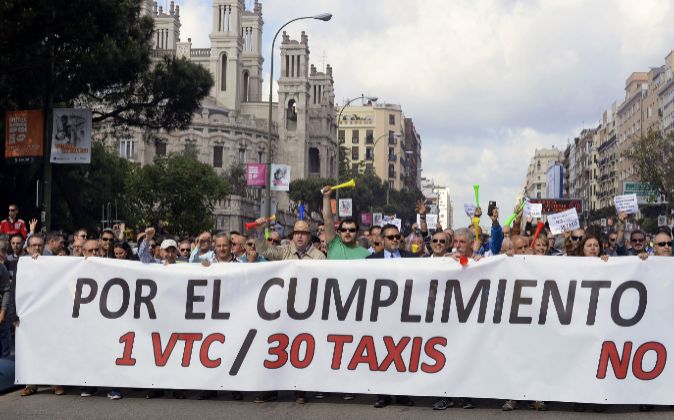 Los taxistas de Castilla La Mancha con las espaldas en lo alto : se rebasa la proporción legal de 1 vtc por cada 30 taxis, 1vtc/6 taxis en Guadalajara