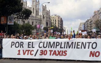 Los taxistas de Castilla La Mancha con las espaldas en lo alto : se rebasa la proporción legal de 1 vtc por cada 30 taxis, 1vtc/6 taxis en Guadalajara