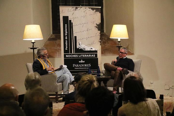 Boris Izaguirre presentó anoche en Sigüenza 'Tiempo de Tormentas'