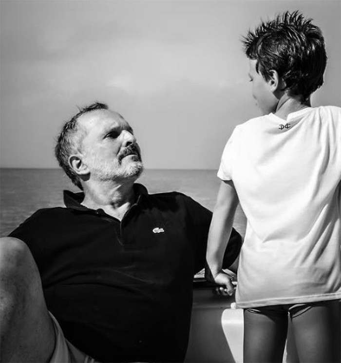 ¡HOLA! Miguel Bosé: 'No estoy enfermo, soy superfeliz