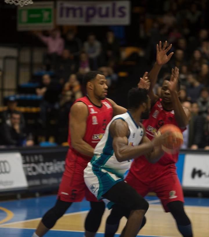 El Isover Basket Azuqueca despide la primera fase en casa con un derbi ante el Albacete Basket