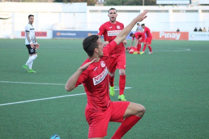 Pablo Aguilera con un doblete da la victoria al Conquense en Ontinyent