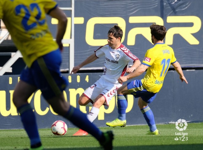 Un penalti tumba a un Alba que no mereció irse de vacío