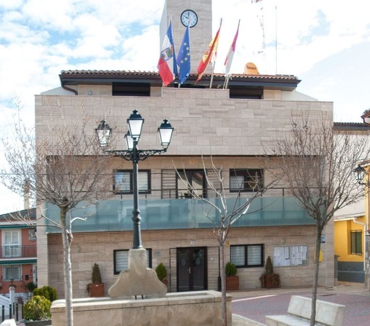 El PP de Yebes y Valdeluz quiere poner fin a la imagen “vergonzosa” que el “alcalde viajero” está dando del municipio