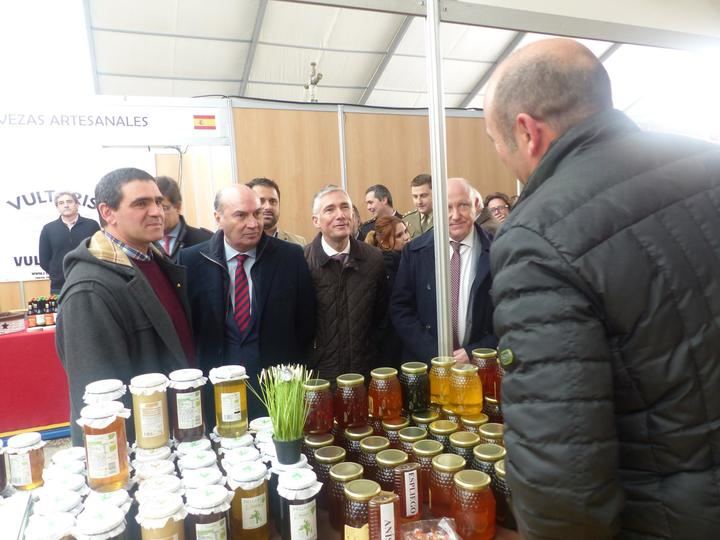 El curso de iniciación a la apicultura vuelve a protagonizar el primer día de la Feria Apícola