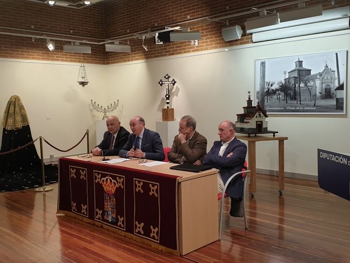 La Diputación edita un libro de José Ramón López de los Mozos que recoge la historia de la Hermandad de la Virgen de la Soledad