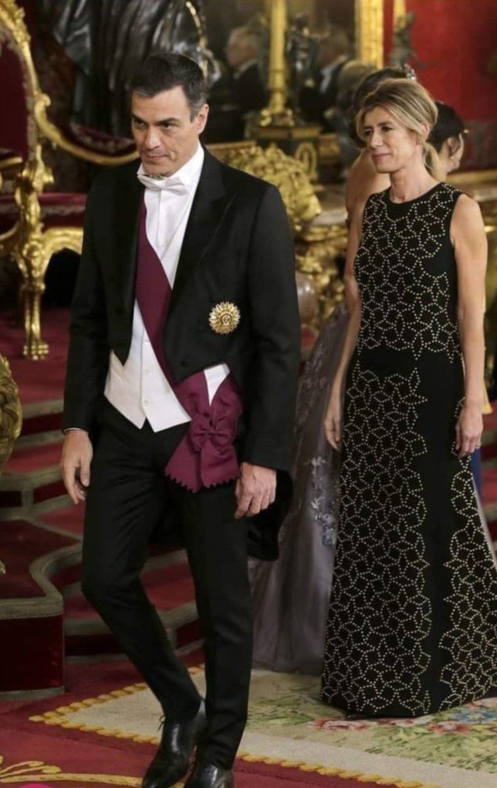 Cachondeo y mofa en las redes sociales por el frac de Pedro Sánchez en una Cena de Gala de los Reyes