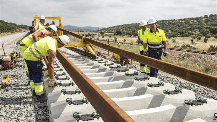 Adif licita la redacción del proyecto de construcción del tramo Alcázar-Manzanares