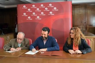 El Ayuntamiento de Azuqueca y la Hermandad de la Virgen de la Soledad firman el convenio anual