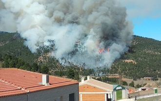 Murcia ofrece su apoyo a Castilla-La Mancha para luchar contra el incendio declarado en Paterna del Madera 