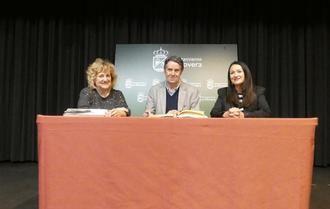 El ilustrador José Ramón Alonso visitó la Biblioteca Municipal de Alovera