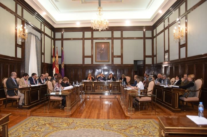 El Pleno de la Diputación aprueba diferentes reconocimientos y distinciones a personas e instituciones destacadas de la provincia