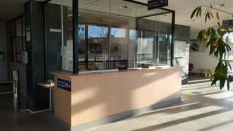 La reforma del vestíbulo del polideportivo de Valdeluz mejora el tráfico y comodidad de usuarios y visitantes